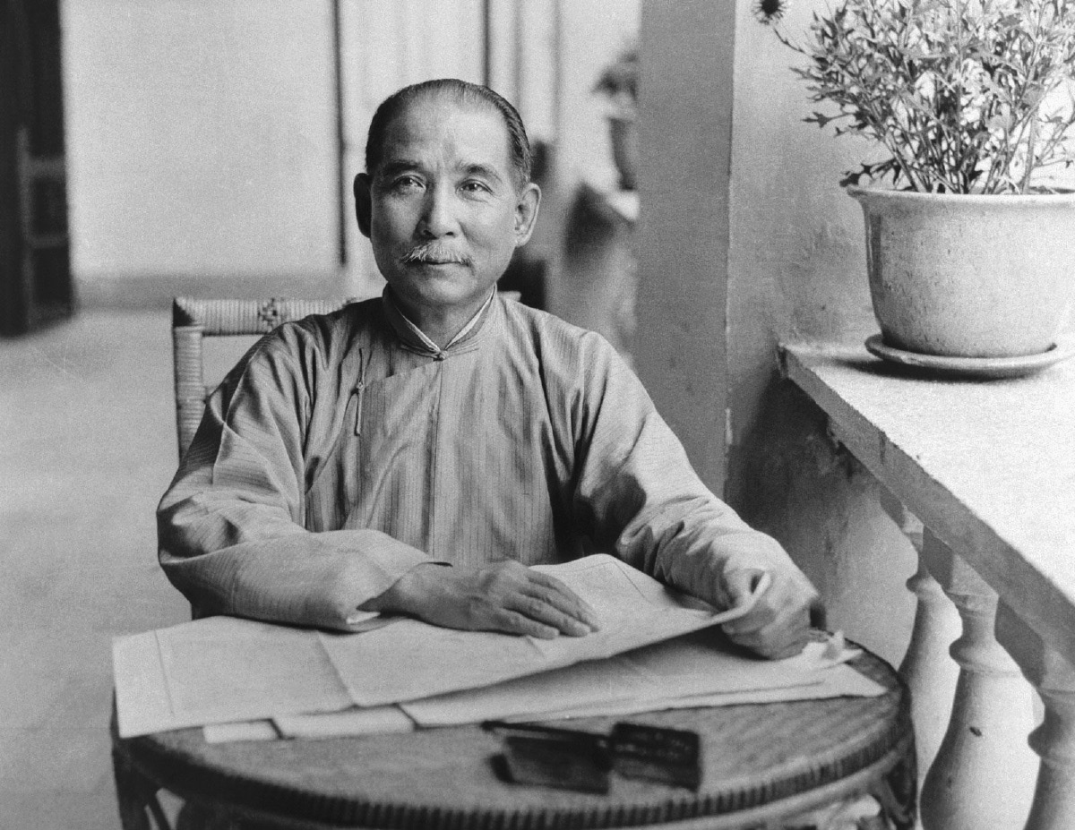 B1-sun-yat-sen_desk.tif